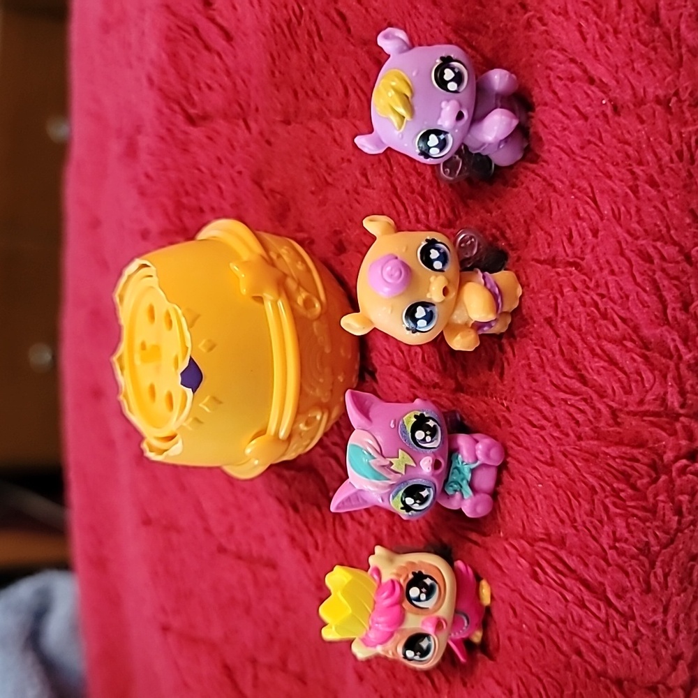 Lot Of 4 Hatchimals Alive! miniature Figures.
